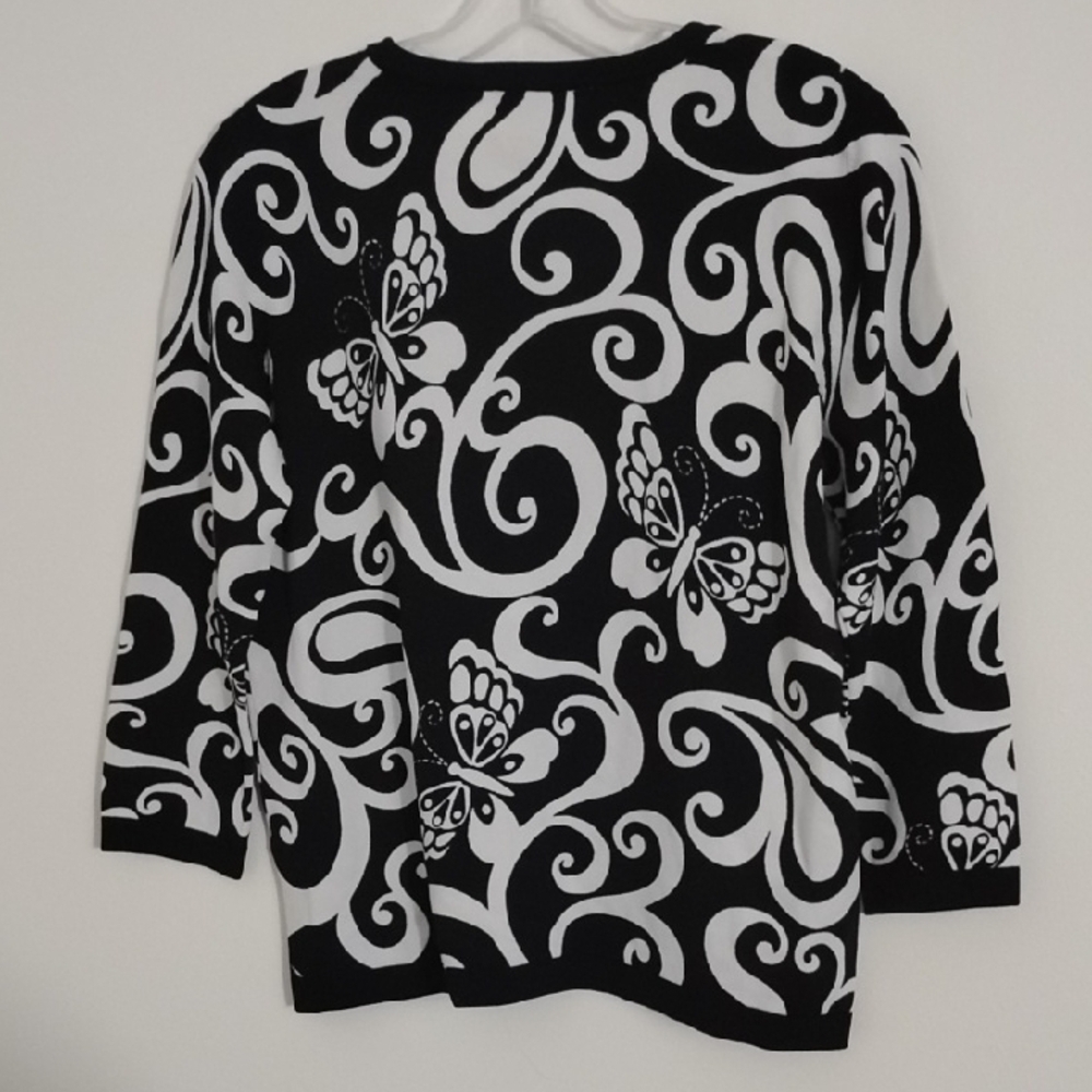 Alfred Dunner Whimsical Abstract Black & White Butterfly  Beaded Top Size PM - Picture 7 of 8